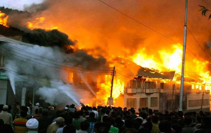 Fire razes Abuja market